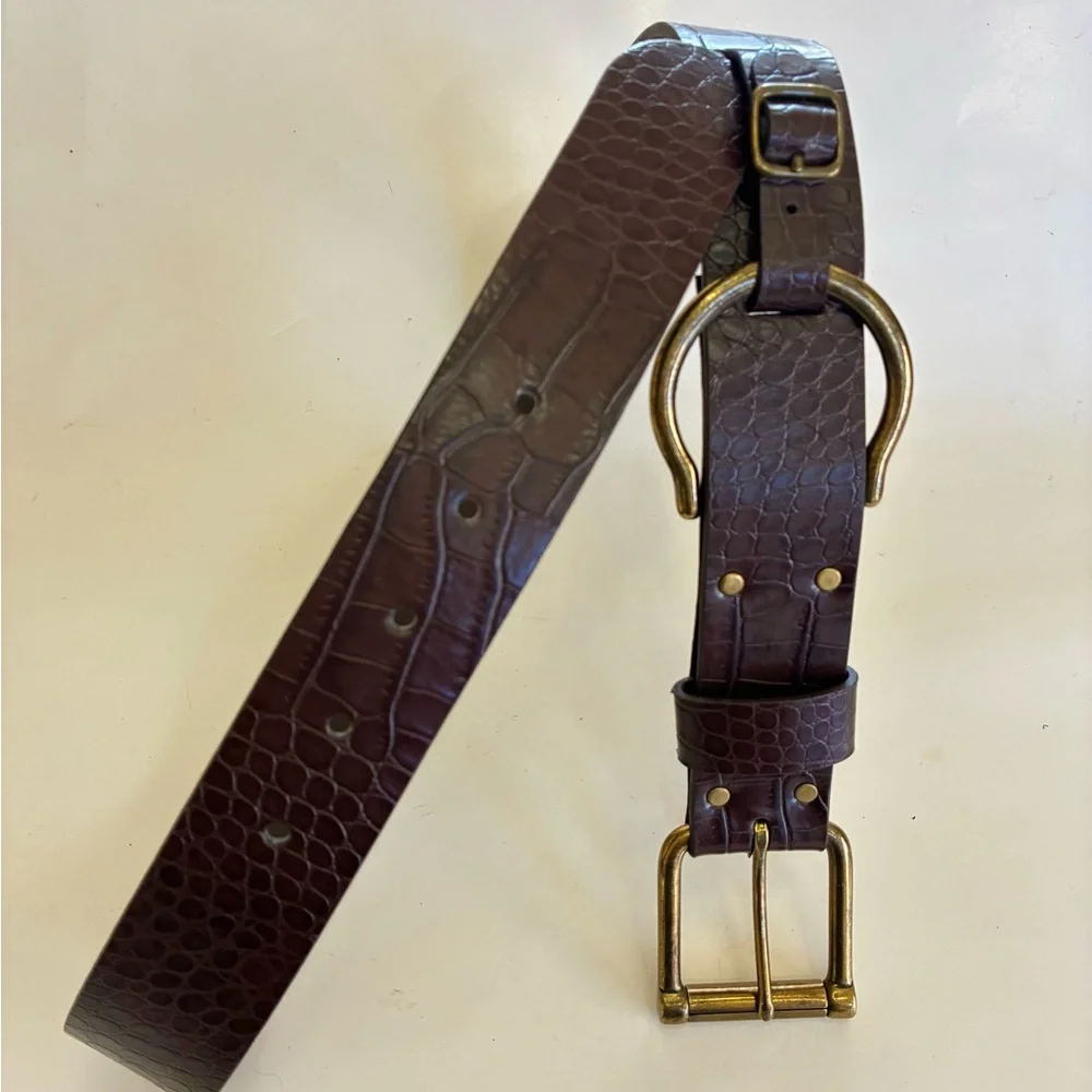 Western Woman’s Crocodile-embossed Antique Gold Double Buckle Faux Leather Belt